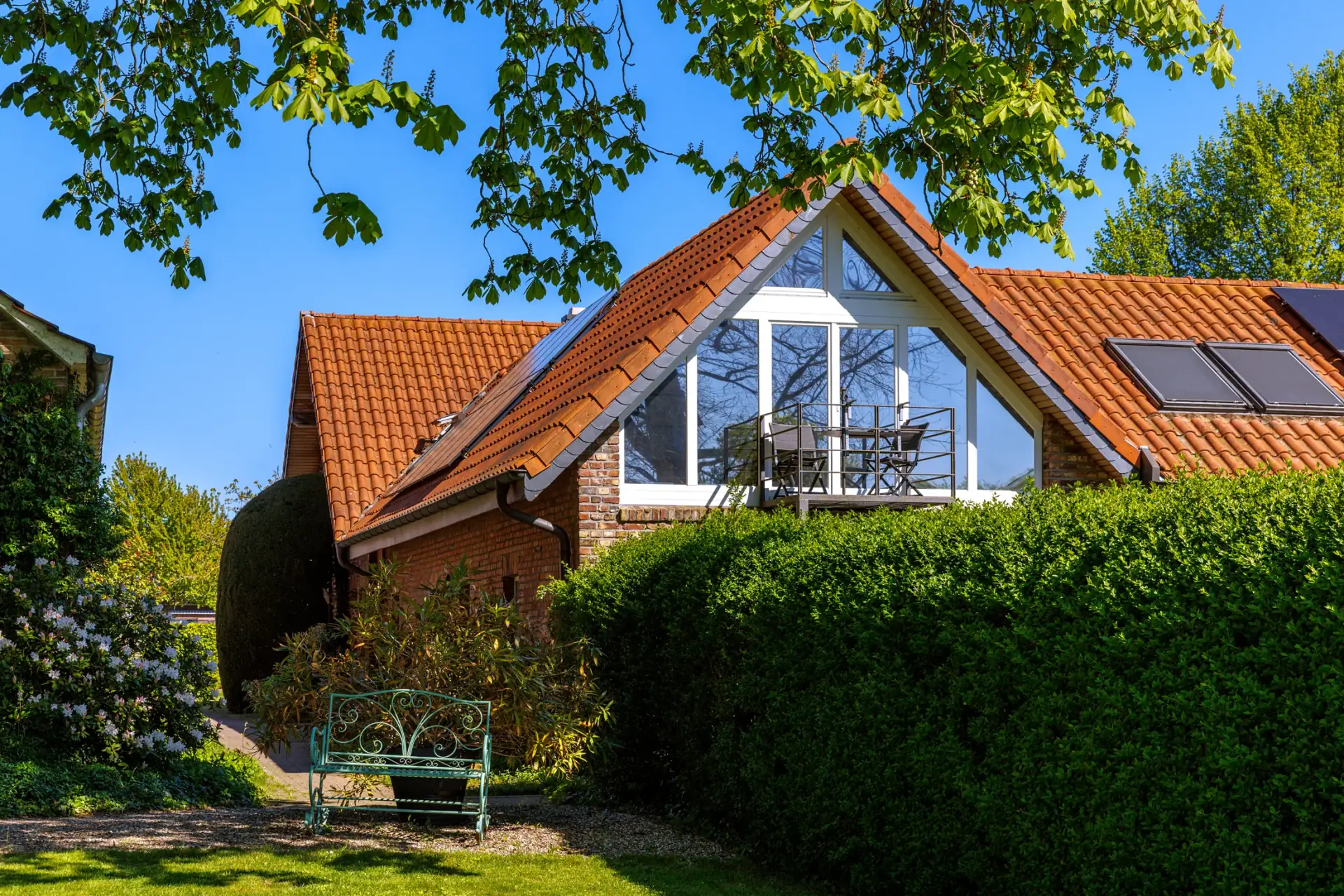Giebelfront der Ferienwohnung Ausblick vom Garten aus