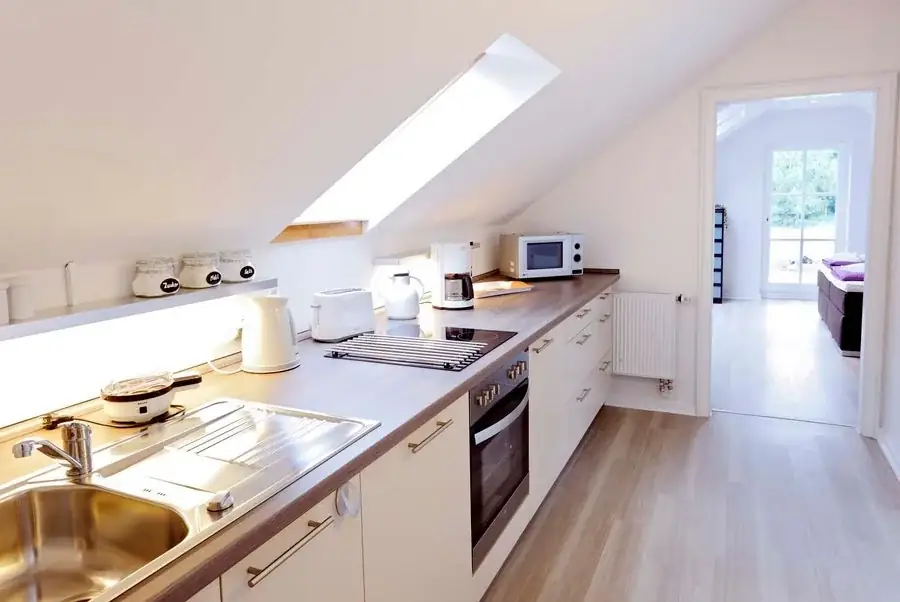 Küche unter dem Dach in der Ferienwohnung Ausblick