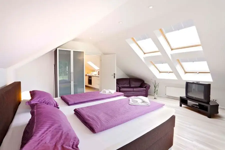 Schlafzimmer unter dem Dach in der Ferienwohnung Ausblick